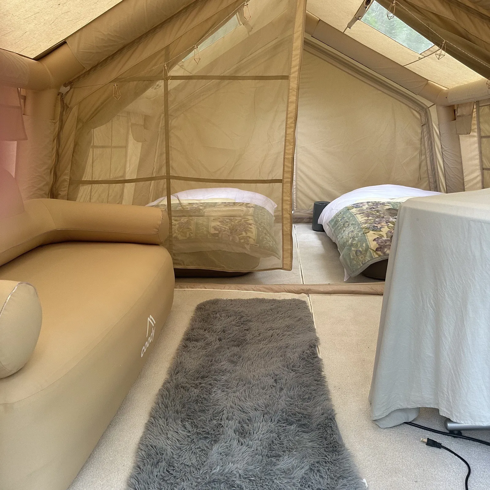 テントの中のベット