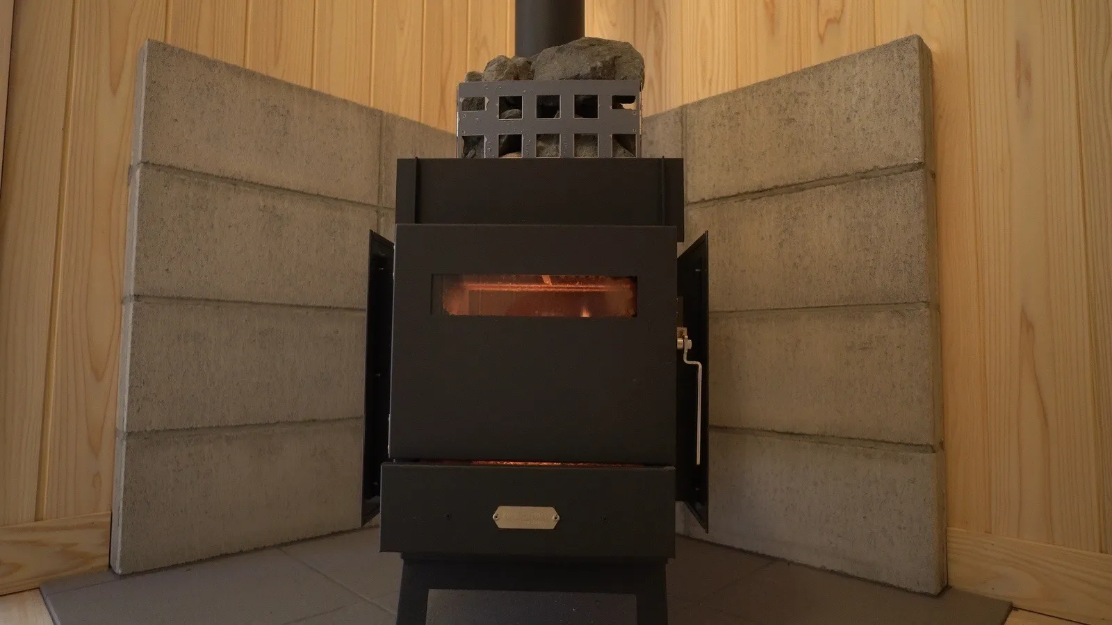 薪による自然の暖かさ