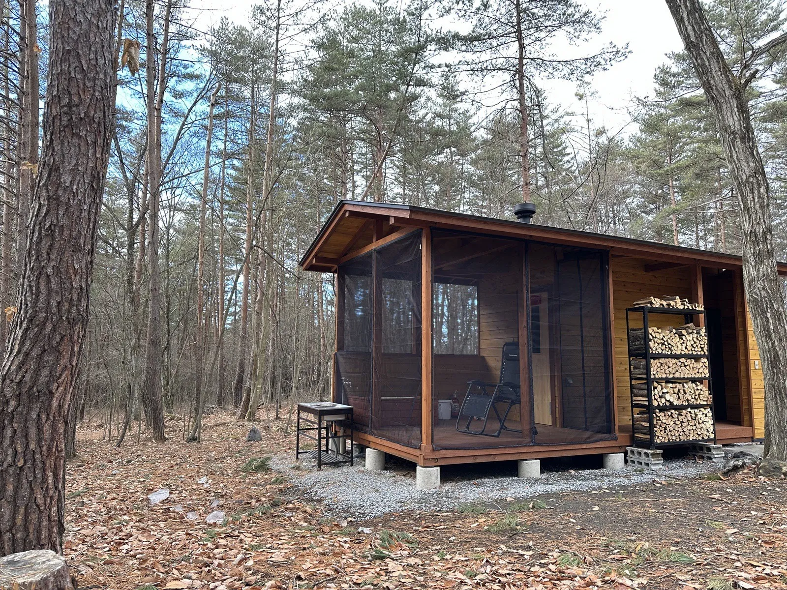 サウナ小屋＆ととのいスペースとトイレ