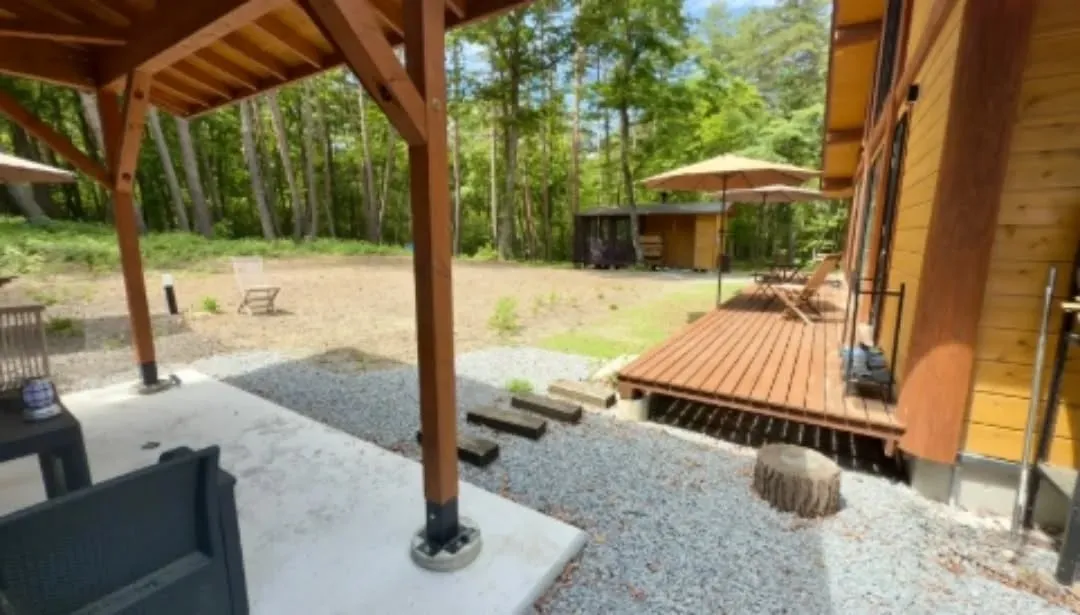 森の中に佇む建物を前にすると、まず感じるのは“空気のやわらか...