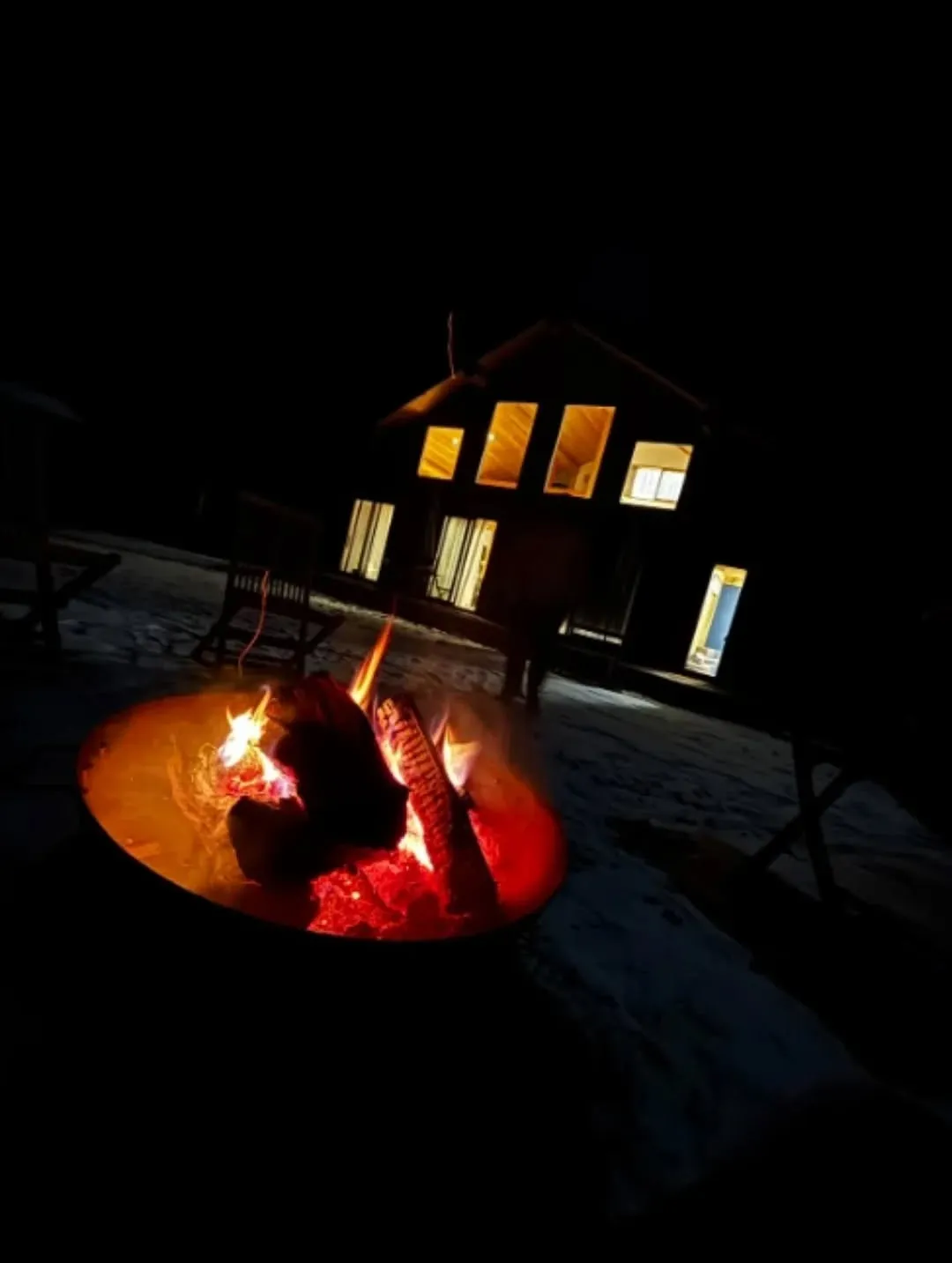 春の夜って、どこかやわらかくて、静けさの中にも温度があるよう...